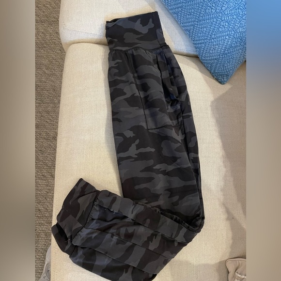 Athleta Salutation Joggers in Camo - Picture 3 of 4
